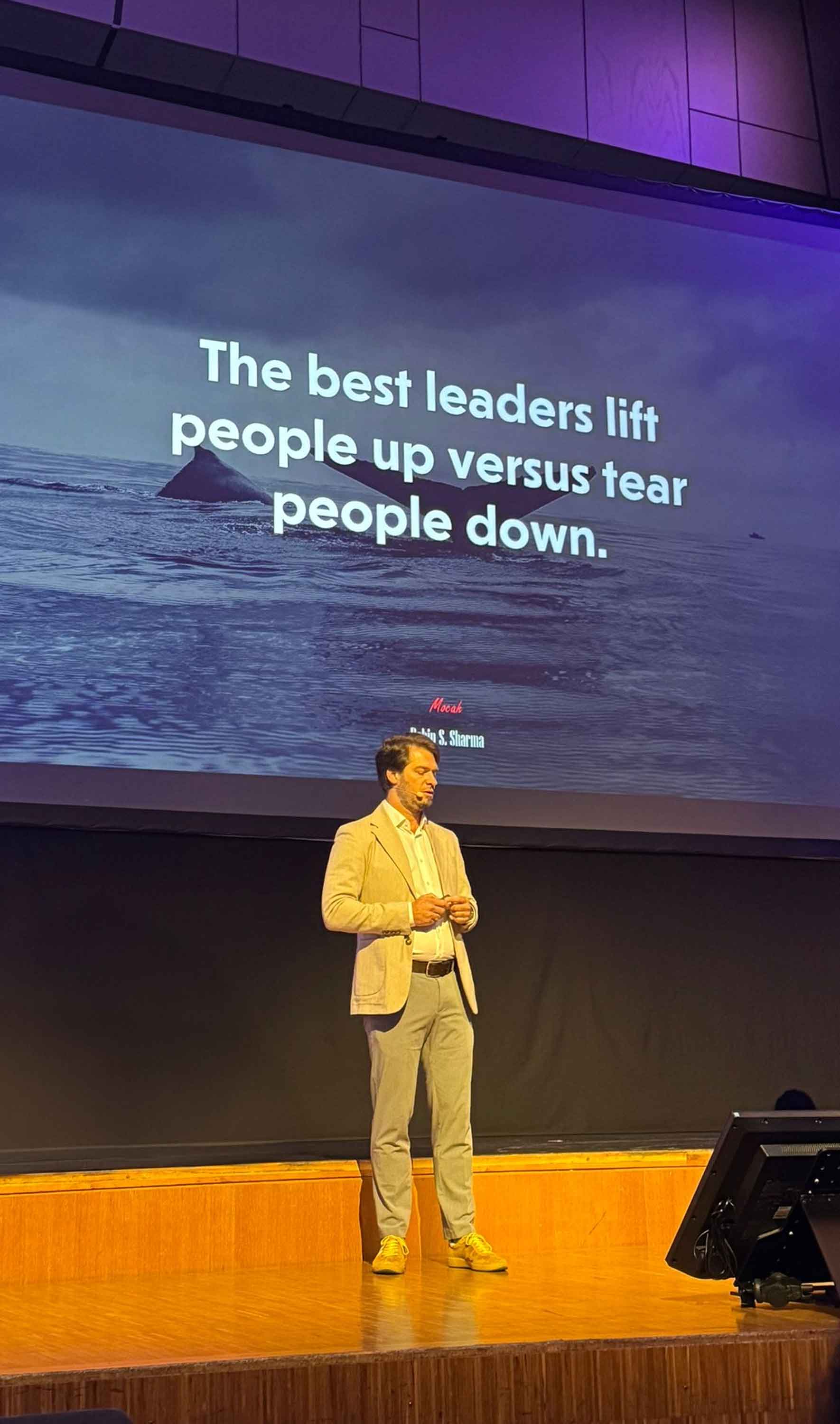 Alex Volz mit in Vortrag