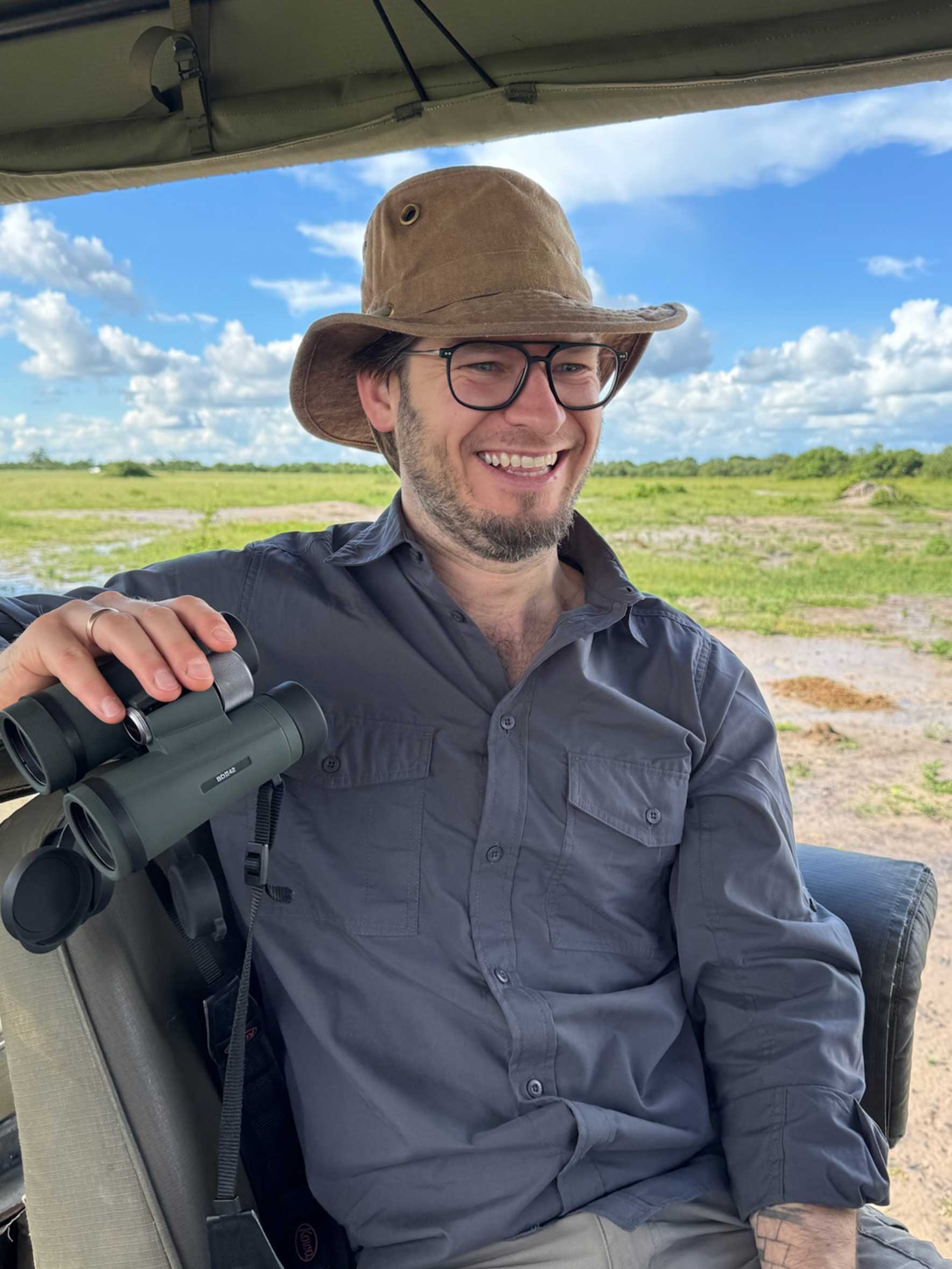 Alex Volz mit Hut und Brille